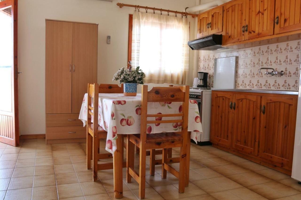 Seaview - Selfcatering Apartment - Helen No 2 Xiropigado Bagian luar foto